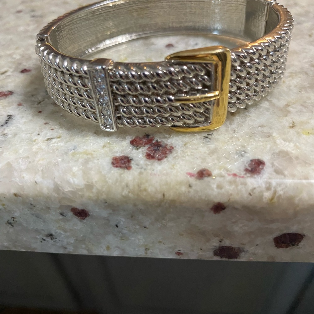 Silver and gold colored cuff bracelet with‎ buckle